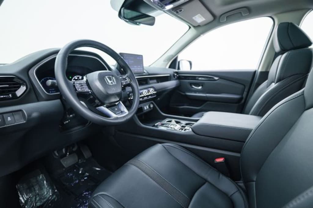 Used 2025 Honda Pilot Touring SUV