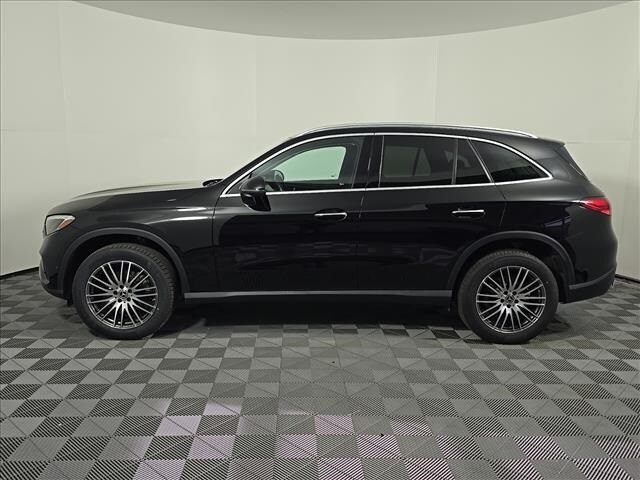 2023 Mercedes Benz GLC 300 4MATIC photo 2