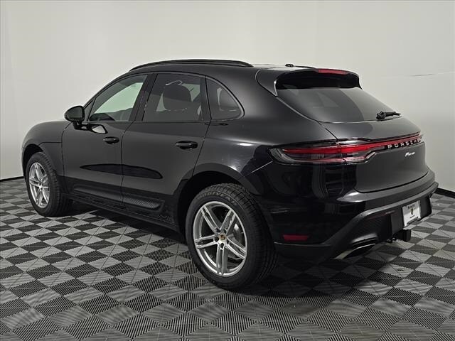 2025 Porsche Macan T photo 3