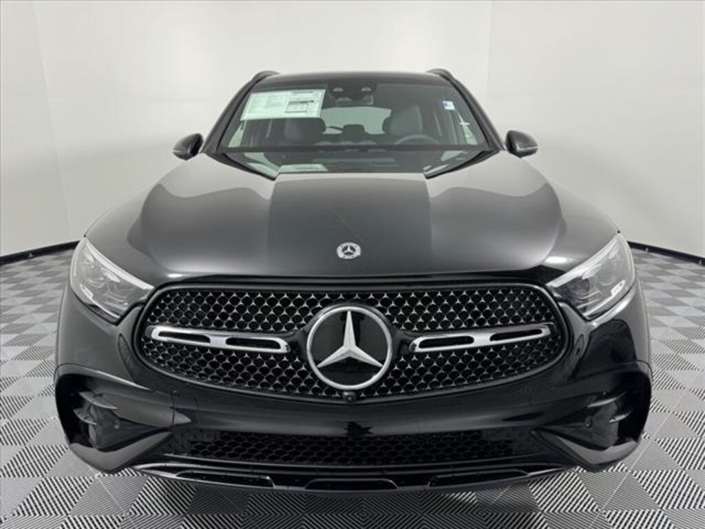 New 2024 MercedesBenz GLC 300 AUTO Milwaukee, Waukesha WI