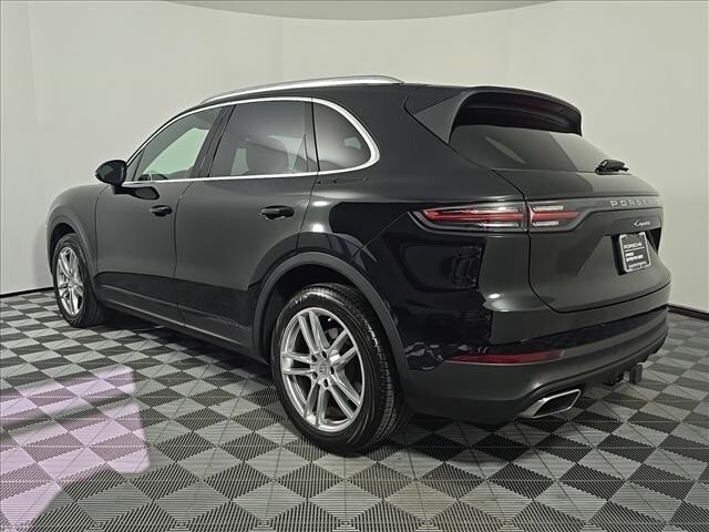 2023 Porsche Cayenne Platinum Edition photo 2