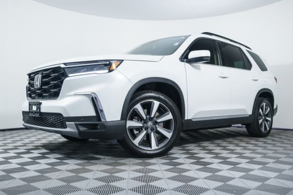 Used 2025 Honda Pilot Touring SUV