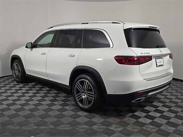 2025 Mercedes Benz GLS 450 4MATIC photo 3