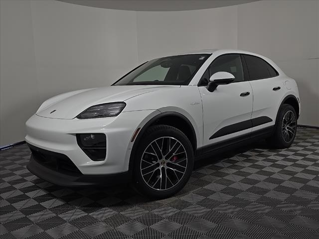 2025 Porsche Macan S's photo