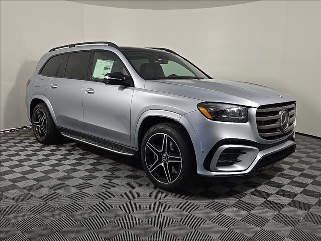 2025 Mercedes Benz GLS 450 4MATIC photo 3
