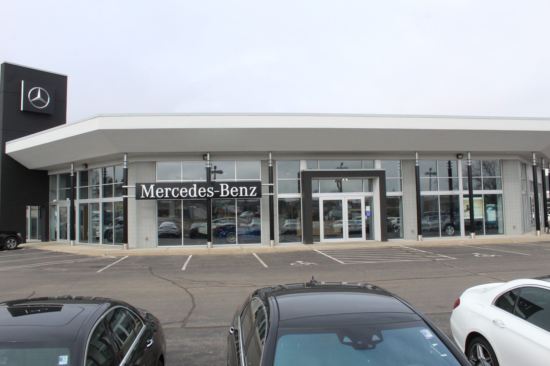 Waukesha MercedesBenz Dealer About MercedesBenz of Elmbrook