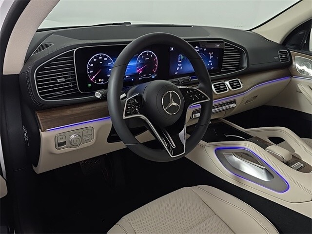 2025 Mercedes Benz GLS 450 4MATIC photo 4