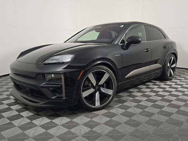 2025 Porsche Macan Macan Turbo Electric's photo