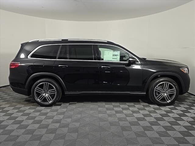 2025 Mercedes Benz GLS 450 4MATIC photo 4