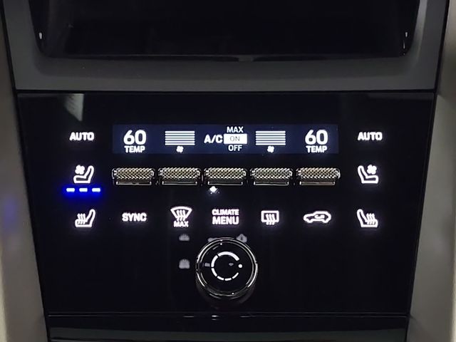 2025 Porsche Macan Turbo Electric - Photo 23