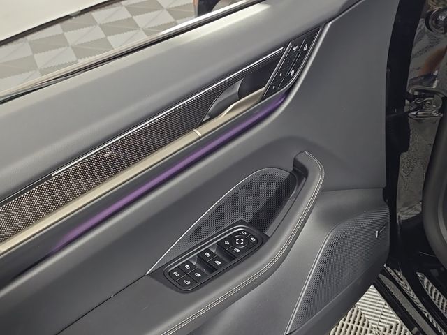 2025 Porsche Macan Turbo Electric - Photo 16