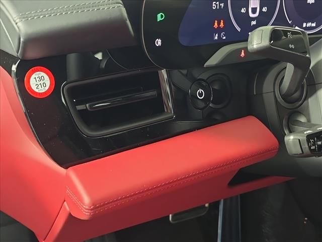2026 Porsche Taycan GTS - Photo 18