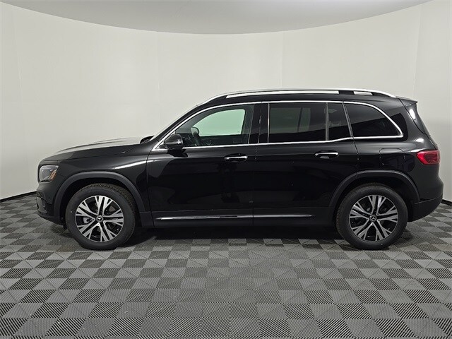2025 Mercedes Benz GLB 250 4MATIC photo 2