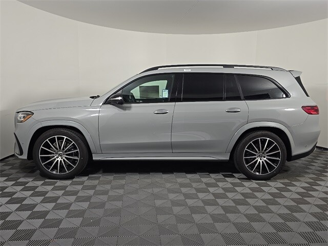 2026 Mercedes Benz GLS 450 4MATIC photo 2