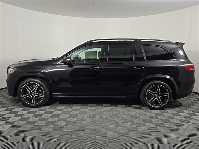 2025 Mercedes Benz GLS 450 4MATIC photo 2