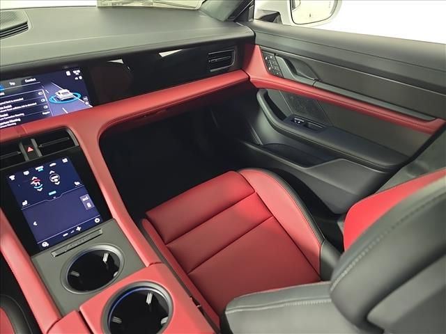 2026 Porsche Taycan GTS - Photo 24