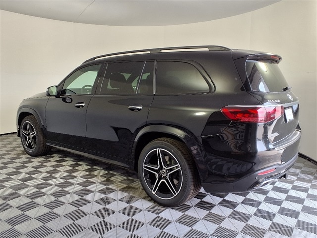 2025 Mercedes Benz GLS 450 4MATIC photo 2