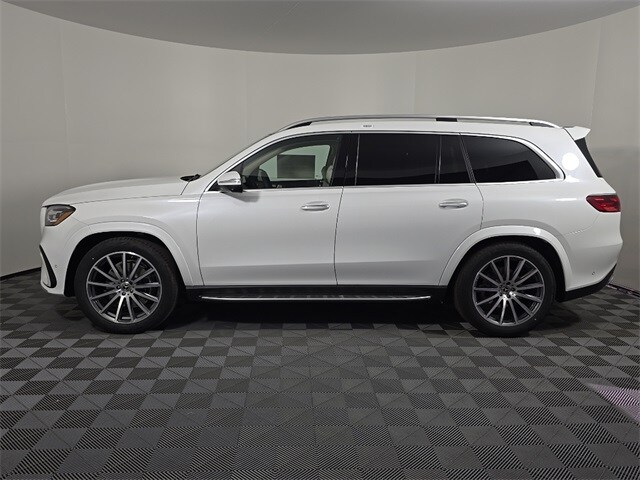 2026 Mercedes Benz GLS 580 4MATIC photo 2