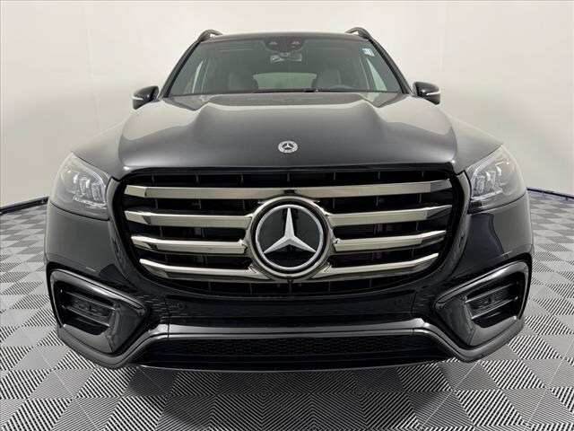 2025 Mercedes Benz GLS 450 photo 2