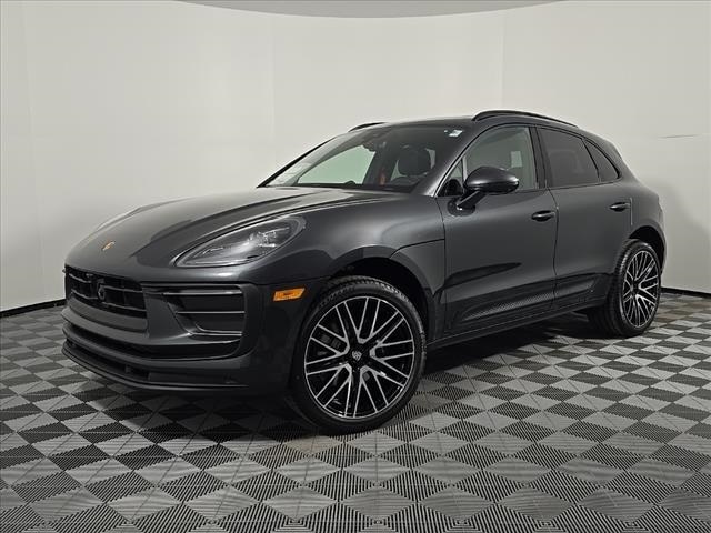 2025 Porsche Macan Base's photo