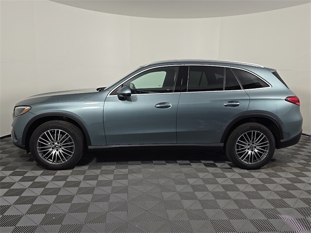 2026 Mercedes Benz GLC 300 4MATIC photo 2