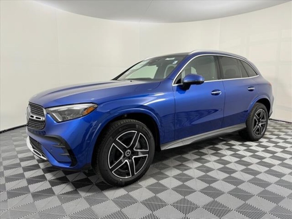 New 2024 MercedesBenz GLC 300 AUTO Milwaukee, Waukesha WI