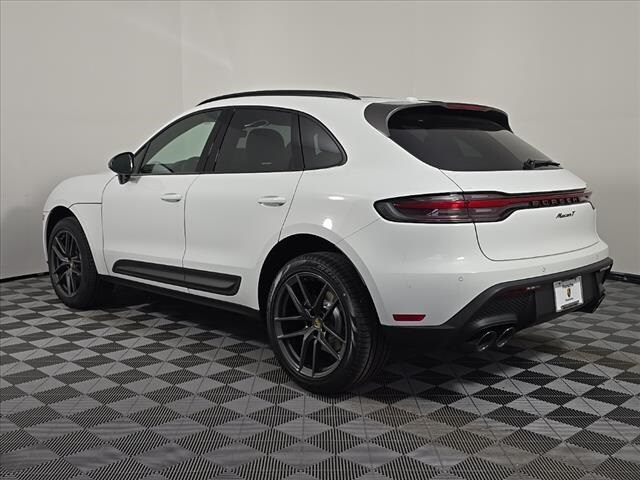 2025 Porsche Macan T photo 3