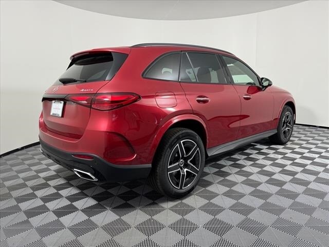 2025 Mercedes Benz GLC 300 photo 4