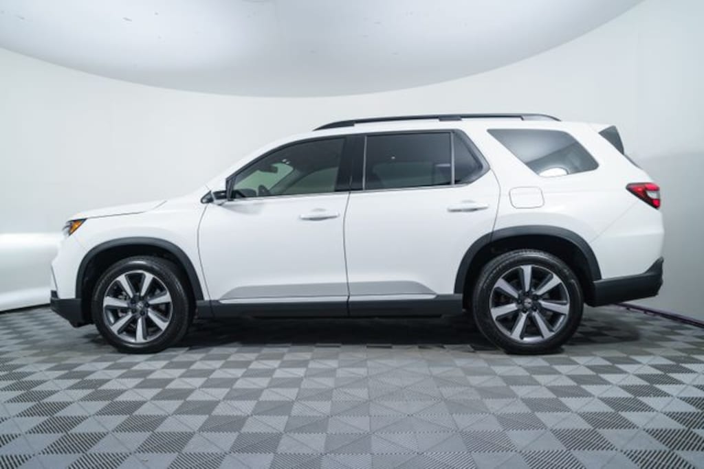 Used 2025 Honda Pilot Touring SUV