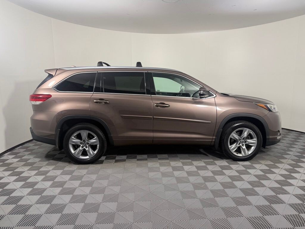 Used 2017 Toyota Highlander Limited SUV