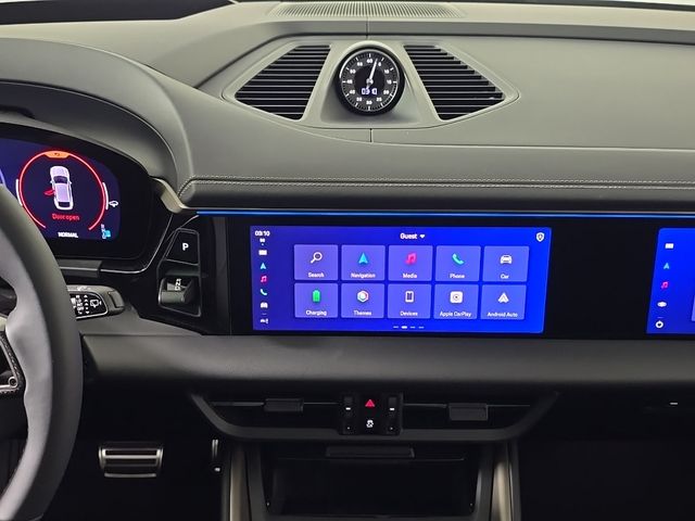 2025 Porsche Macan Turbo Electric - Photo 19