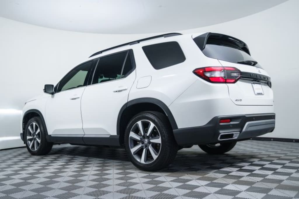 Used 2025 Honda Pilot Touring SUV