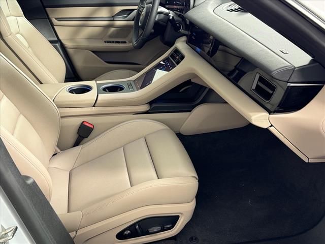 2025 Porsche Taycan Base - Photo 20