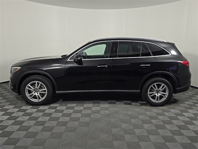 2025 Mercedes Benz GLC 300 4MATIC photo 2