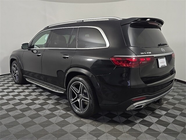 2026 Mercedes Benz GLS 450 4MATIC photo 2