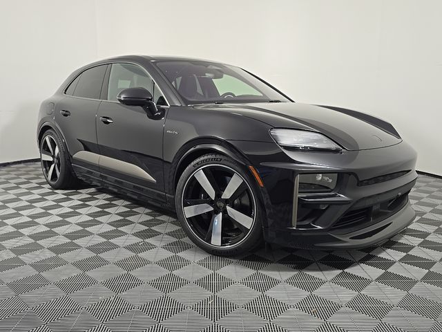 2025 Porsche Macan Turbo Electric - Photo 9