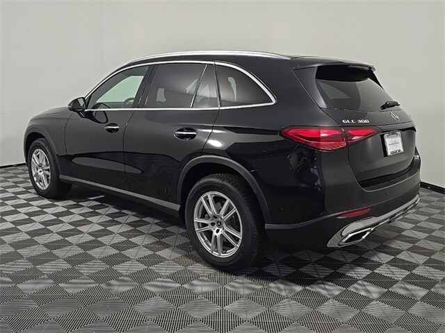 2025 Mercedes Benz GLC 300 4MATIC photo 3