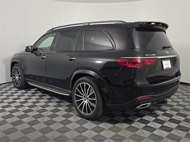 2026 Mercedes Benz GLS 450 4MATIC photo 2