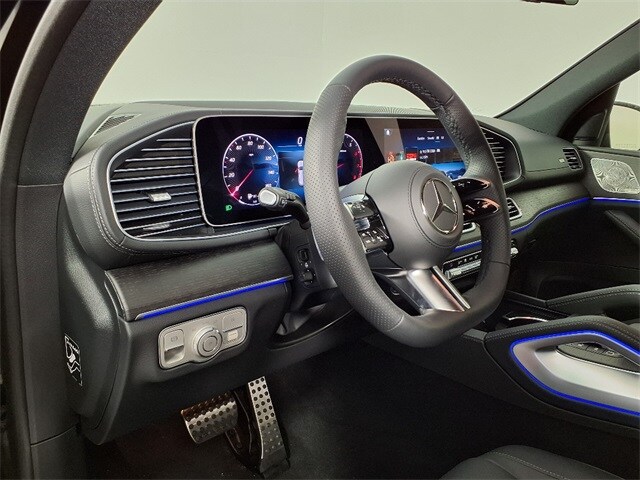 2025 Mercedes Benz GLS 450 4MATIC photo 3