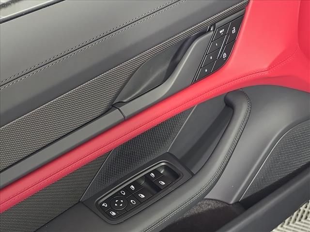 2026 Porsche Taycan GTS - Photo 16