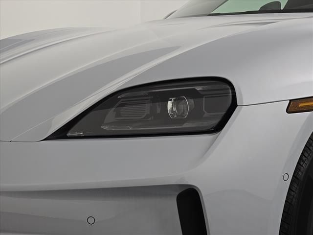 2025 Porsche Taycan Base - Photo 12