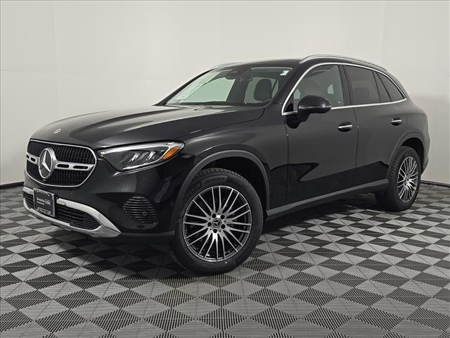 2023 Mercedes-Benz GLC GLC 300's photo