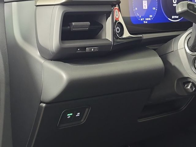 2025 Porsche Macan Turbo Electric - Photo 18