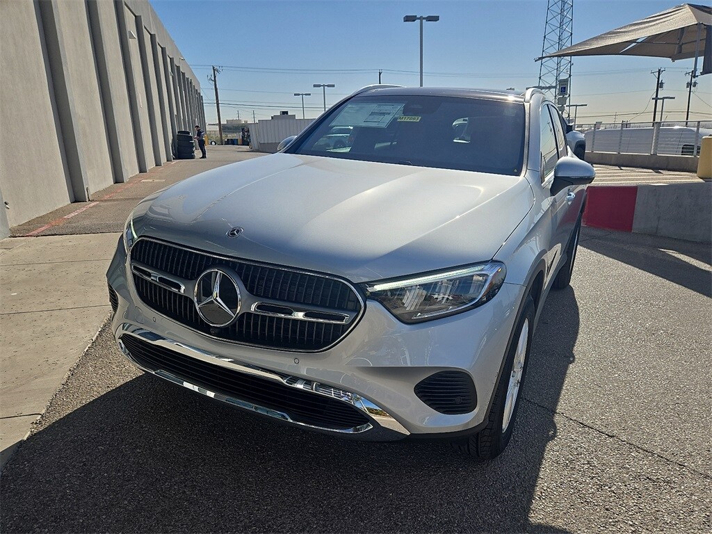2026 Mercedes Benz GLC 300 photo 4