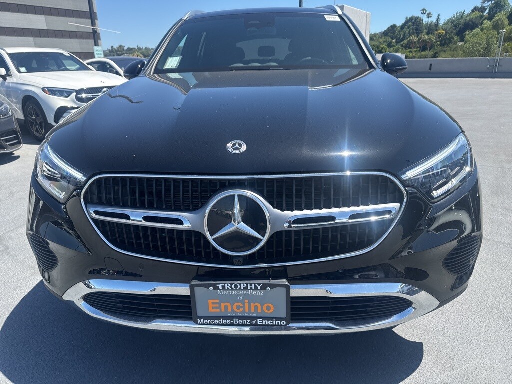 2025 Mercedes Benz GLC 300 photo 2