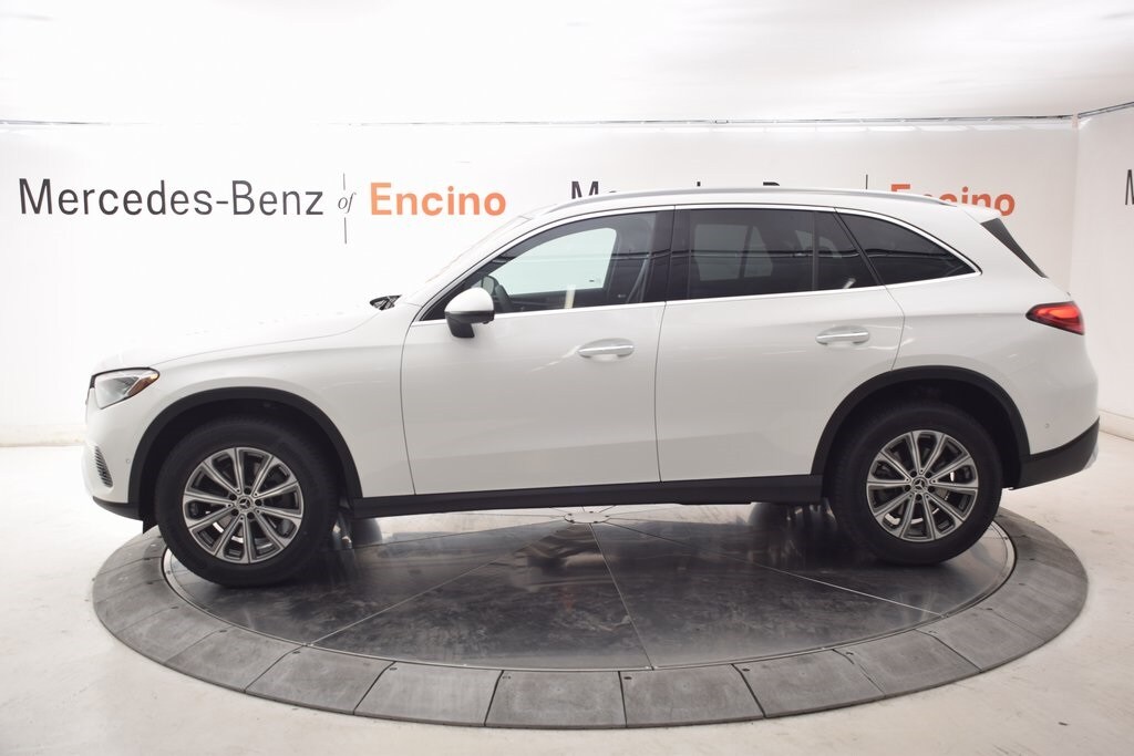 2026 Mercedes Benz GLC 300 4MATIC photo 2