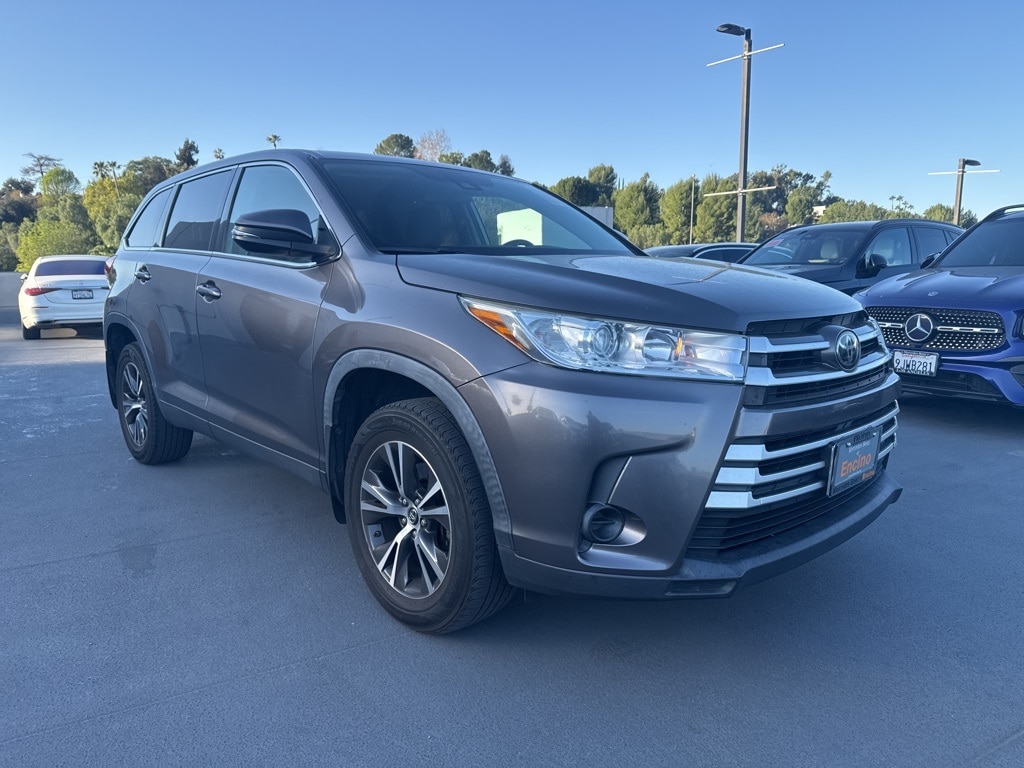 Used 2019 Toyota Highlander LE V6 SUV