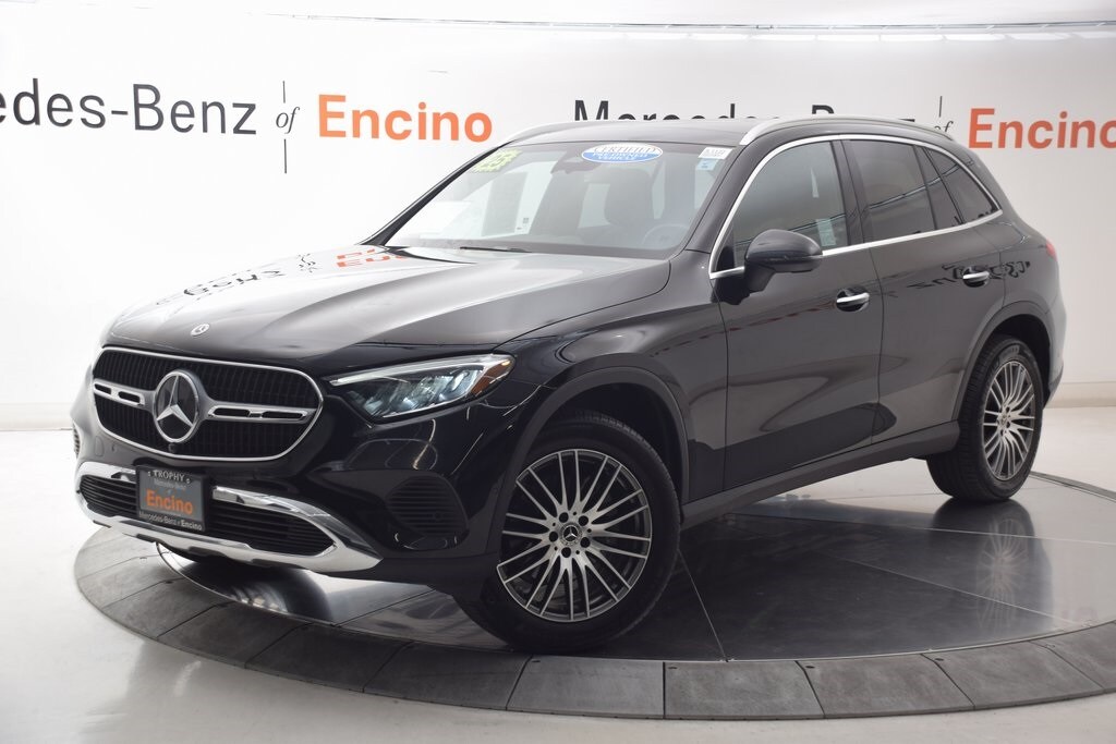2025 Mercedes Benz GLC 300 photo 2