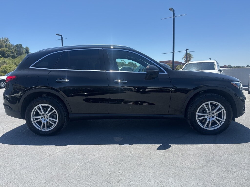 2025 Mercedes Benz GLC 300 photo 4