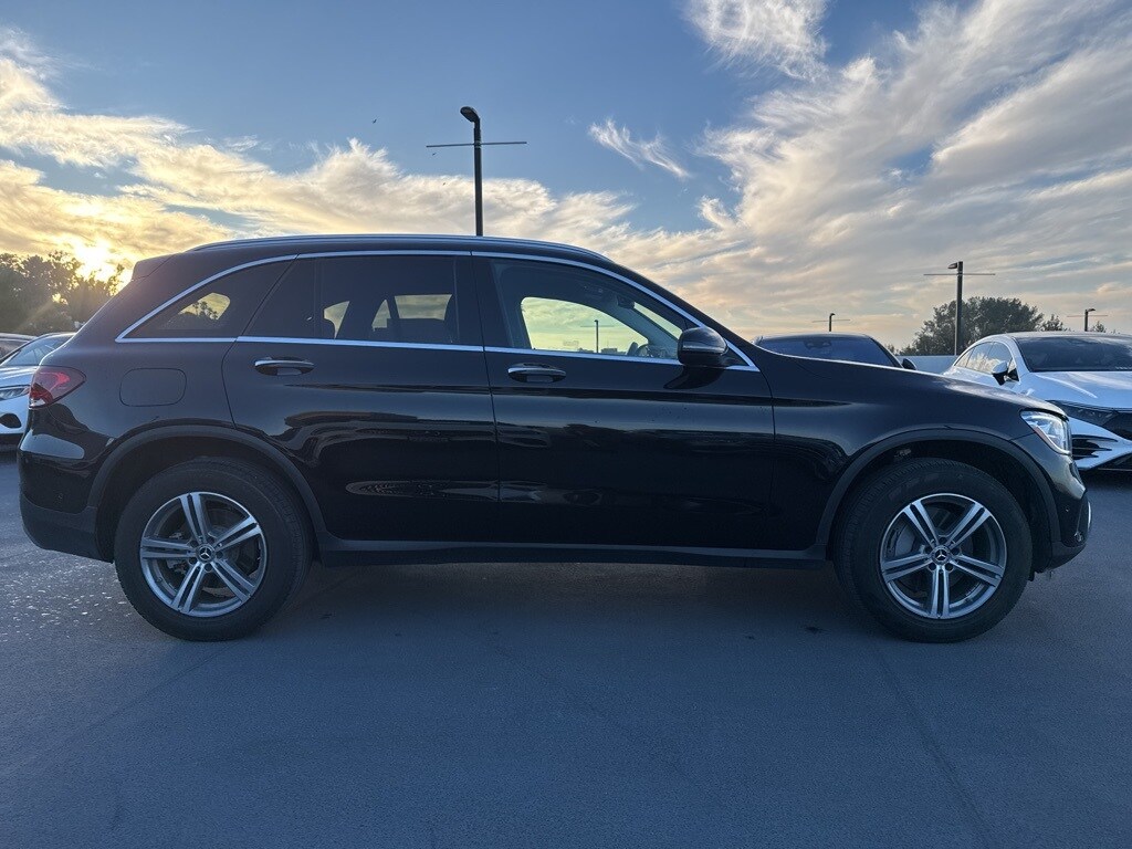 2022 Mercedes Benz GLC 300 photo 2